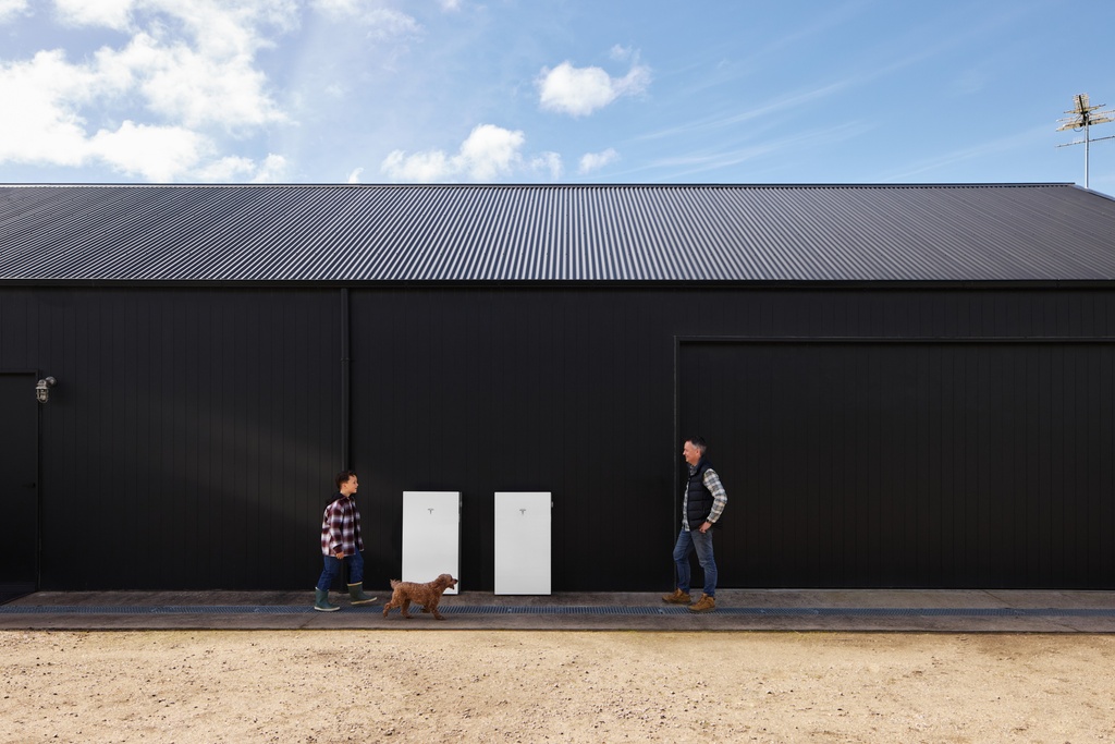 NOT CEC APPROVED Tesla Powerwall 3P Three Phase 13.5kWh AC Battery with an integrated up to 15kW Solar Inverter (4 MPPT)